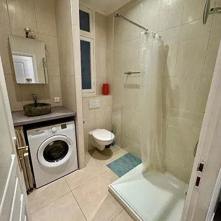 A Luxurious Red With Ac On Promenade Des Apartmán *